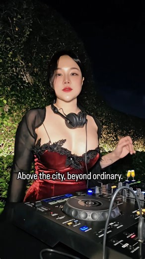 Konkanoke Phoungjit on Instagram: "Elegance in every beat.🥂 #funkyhouse #bailefunk #latino #djkimji #house"