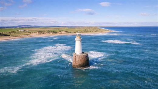 Who maintains this isolated lighthouse today?