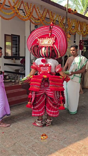 kathivanoor veeran #theyyam #travel #uthsavam #kannur #kerala #india #art #devotional #ritual