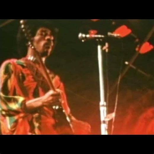 Jimi Hendrix - Machine Gun IOW 1970 8mm crowd angle sync