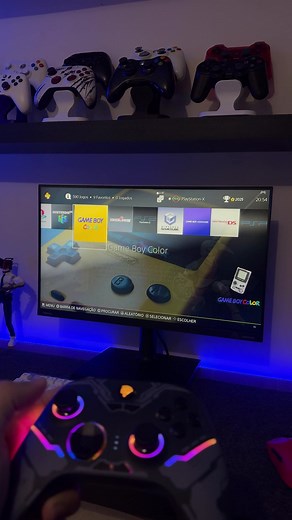 O projeto de 128GB que vai te fazer voltar jogar no PC! Aparência de Playstation e 17 consoles configurados. #informatica #videogames #retrobat #playstation