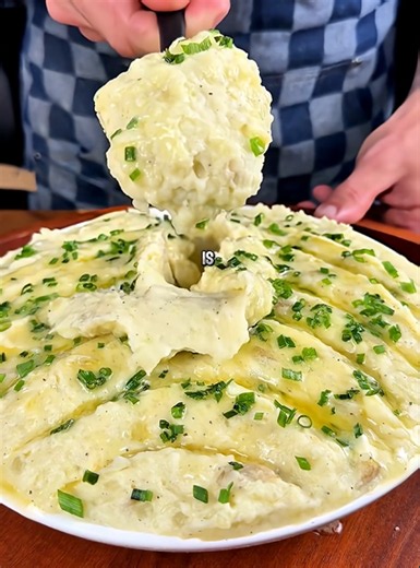 Not your dad’s Thanksgiving mashed potatoes 🥔🔥 creamy, rich, and completely leveled up ✨