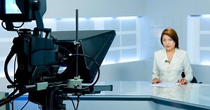 How to Master the Teleprompter When Hosting