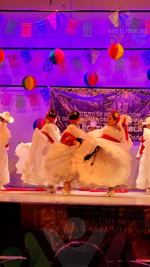 La Bamba - Sones Boqueños del Estado de Veracruz Ensamble Folklórico Mauistik Quetzalcóatl, Dir. Mtro. Mauricio Suárez Pake Muestra de danza de la Delegación Puebla del Instituto de Investigación y Difusión de la Danza Mexicana A.C. Por sus 53 años la Delegación. Desde el Teatro de la Ciudad de Puebla, Puebla | Vive el Folklore