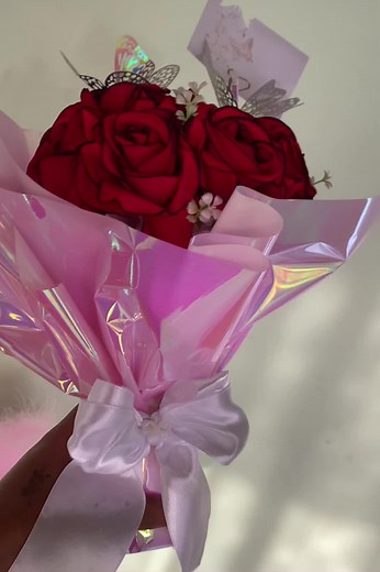 Few favs this year 🥺😫 • • • •We customize gift boxes,baskets & floral arrangements such as bouquets for all occasions - Christmas, Weddings, birthdays, Congratulatons, Anniversaries, you name it ! We got you ㋛ We also have a wide variety of treats from cupcakes, bento cakes,brownies Check us out on instagram ☻︎ @bloom and bake creations Check us out on Instagram @bloomandbakecreations #giftideas #bloomandbakecreations