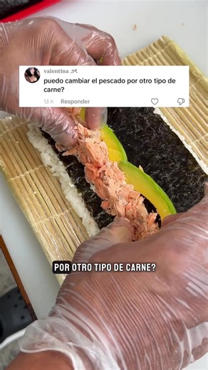 Respuesta a @𝐯𝐚𝐥𝐞𝐧𝐭𝐢𝐧𝐚 ౨ৎ Sí, el sushi también puede ser para ti 😉 En Sushi Break puedes cambiar la proteína y elegir sabores con pollo, camarón, chicharrón, palmito y muchas opciones más. Porque no todo el sushi es crudo… y muchos terminan enamorándose sin esperarlo 😏🔥 👇 Cuéntanos: ¿team pescado o team sin pescado? ♥️ Guarda este video para cuando te antojes sushi #sushi #foodporn #sushicali