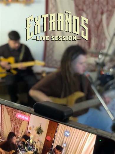 ☀️ MIERCOLES 4/2 | Extraños Live Session 👉🏻 Disponible en nuestro canal de YouTube! Antes del lanzamiento de nuestro segundo disco, decidimos subir de manijas esta hermosa sesión y laburo en vivo de nuestras canciones... 4 temas directo desde el fondo de nuestro corazón! una de esas canciones forma parte del nuevo disco. Esperamos que les guste❤️‍🔥 es el primer material con nuestro equipo LOS DE SIEMPRE! 🫡🌍 @iaratroitero @chetalafoto @kaneda.ph #airbagenriver #rock #rockindependiente #rocka