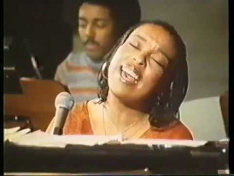 Killing Me Softly with His Song - Roberta Flack