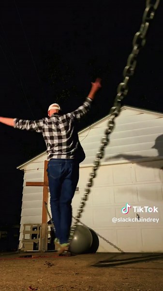 SENSATIONAL walk on CHAIN!?🔥🐅 #guinnessworldrecords #slackline #selfcare #balance @Cage The Elephant Ain’t No Rest for the Wicked