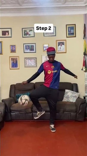LEARN THE KNEE AKKA IN 3 EASY STEPS😤⚽️🔥... #football #soccer #tutorial #skills