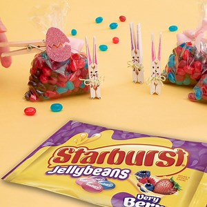 Make it a juicy Easter this year with these DIY STARBURST Jelly Bean goodie bags! | Starburst