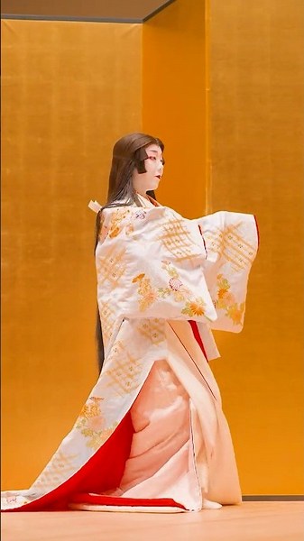Transforming for a Japanese Dance Performance #shorts #japan #japaneseculture #makeup #craftsmanship