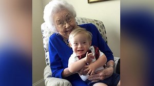 The first Gerber baby, now 91, met the current Gerber baby and the photo is adorable