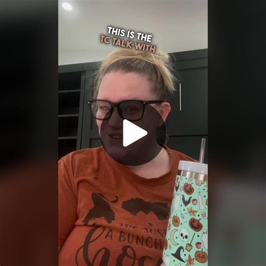 Tips and tricks to stay organized during your real estate transaction! 📑🏡 #realestatetipsandtricks #transactiontips #emailorganization #paperworkorganization #realtortipsandtricks #tctalkwithashley #transactioncoordinator #transactionmanager #contracttoclose #realestateassistantatx #realtormom #realtorlife