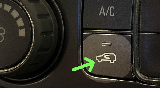When To Use (And Avoid) Your Car's Air Recirculation Button