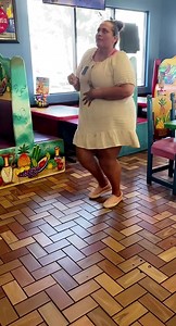 2M views · 32K reactions | “NO TENGO LOS DERECHOS DE AUTOR NI DE LA MÚSICA QUE APARECE EN ESTE VIDEO “Hay que tiempos cuando uno bailaba estas rolas en los bailes bien arrejuntada y sin conocer al tipo !!! Despacio Sensual y con ritmo Feliz viernes ya mi mente mi alma y ahora mi cuerpo se entero que es vieneszuko | Verónica García Sotelo | Facebook