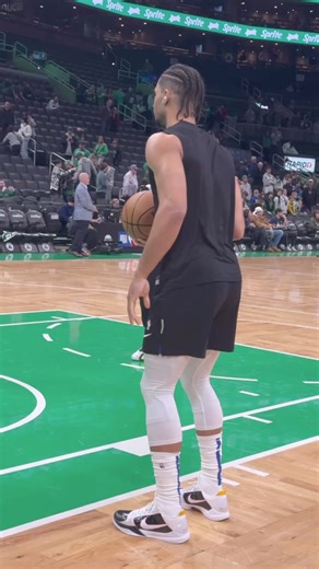 Check out Josh Hart Warming Up ahead of the New York Knicks at Boston Celtics game presented by Peloton #WarmUpWithPeloton #NBAFitness https://link.nba.com/_Hart_Peloton | NBA
