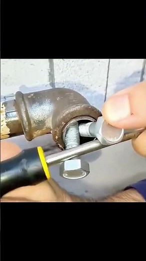 Clever removing process of broken thread joint in the water pipe