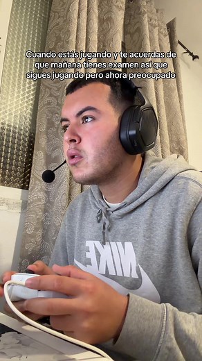 Jugando con examen mañana 😭