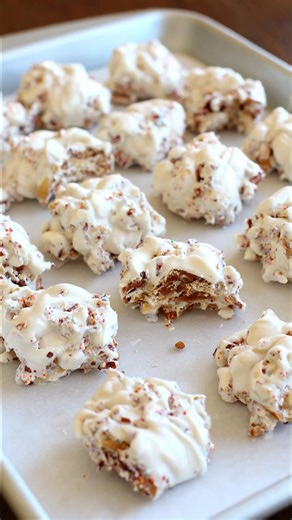 "Needed a new treat for the Christmas boxes this year and I've found it! Can't wait for every one to try it, so good!!!" Recipe below ⬇️ | Recipes For Family