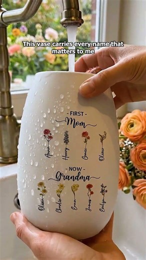 First Mom Now Grandma Vase | Personalized Gift for New Grandma