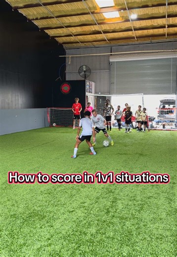 When you’re 1v1 near goal, there are two main ways to score without fully beating the defender: through their legs or around them. Take a big enough touch to read the defender—if they stretch to block or hold off, a small gap will open for the shot. #soccer #football #1v1finishing #goalscoring #playerdevelopment