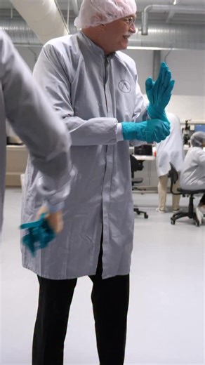 MEET ATLANT 3D 🦾 The DTU spinout company that grew from a research project in DTU’s cleanroom into an international deep tech company – with @nasa as one of their first customers. Last week, DTU President Anders Bjarklev visited ATLANT 3D to experience their groundbreaking technology up close. Using an atomic-level 3D printing approach, ATLANT 3D can build advanced materials inside microchips one atom at a time - a radically new approach compared to traditional chip production. These materials,