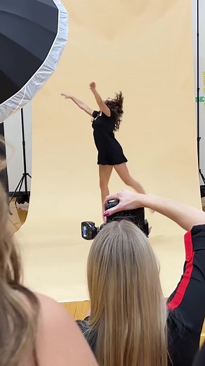 Some behind the scenes from my shoot with Belle Plaine Dance Team ❤️ HOW FUN IS THIS GROUP?! Not only were we all having an effortless blast, but they were SO supportive of their teammates. The best cheerleaders. Also so fun to have coach Crystal and Mikayla’s babies join us for their first little dance team photo shoot. Seriously my face hurt from smiling during my long drive home through all that crazy lightning. Thank you all for such a nice night! #photoshoot #studiophotography #minneapolisp