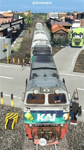 Kereta Api Gendong Truk Dan Bus Di Perlintasan #train #railway #railroad #trending