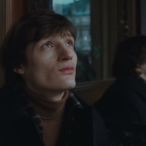 57K views · 924 reactions | Parigi, 1965. Seduti ad un tavolino del Café de La Paix, è stato disegnato l’oggetto che ha rivoluzionato il mondo dell’outerwear. Un capo leggero, impermeabile e impacchettabile, nasce così K-Way. (In collaborazione con K-WAY) | Vogue Italia | Facebook