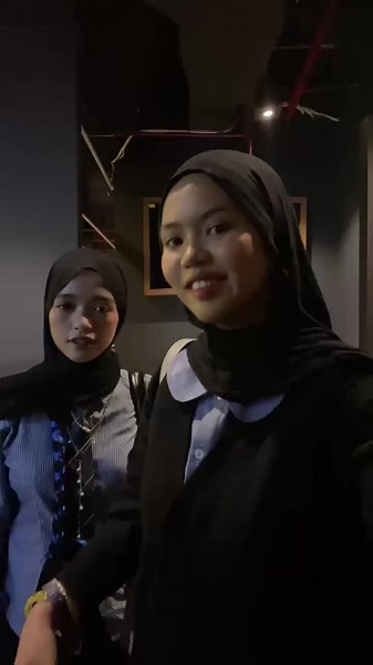 Inspirasi Outfit Skirt Mini ala Korea