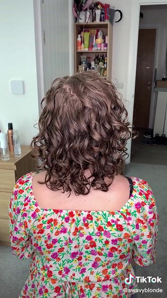 How to Style Wavy Hair Without Products