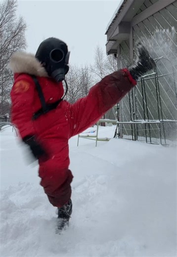 Snow is hard to dance in #tf2 #teamfortress #tf2pyro #tf2cosplay | Cosplayer