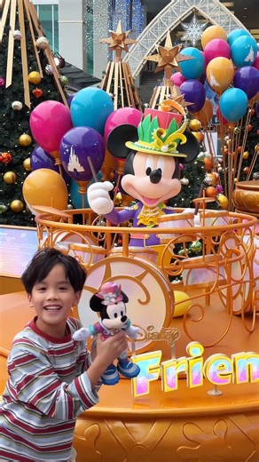Harbour City on Instagram: "Clocks are ticking—only till 4 Jan! Head to Ocean Terminal Forecourt and strike a pose with the figurines of Mickey, Minnie, Donald, Daisy, Goofy, Chip & Dale in their 20th Anniversary parade looks! They’re on a 10-metre-long “Disney Friends Parade Party” stage, inspired by Hong Kong Disneyland’s iconic float—full of colour, music, and party vibes. Drop by and capture the most “Friendtastic” moment with your friends! Details: 📍 Location: Ocean Terminal Forecourt 🕙 O