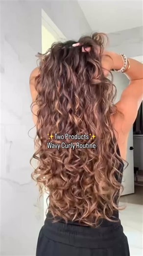 Ali Noskowiak on Instagram: "Two product washday for wavy curly hair ✨ I love a no fuss routine that doesn’t require a TON of products. This Tootilab lineup gives me lasting definition, zero heaviness and quality ingredients my hair drinks up. #ad 🛍️ Save 30% on Tootilab now through Cyber Monday (Dec 1), link in bio ___ What I love about @tootilab: ➰ Easy-to-use formulas that give lightweight, lasting curl definition ➰ Science-backed ingredients only (no “filler” extracts) ➰ Works for all hair 