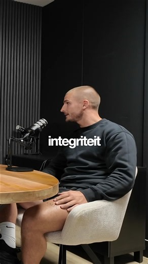 Wil je je integriteit trainen? → Kies één simpele, dagelijkse afspraak → Voer ’m 7 dagen uit → Voel wat er verandert in hoe je naar jezelf kijkt Niet de afspraak maakt het verschil, maar de afspraak met jezelf nakomen doet dat. De volledige podcast staat online op Spotify & YouTube. 🎙️ Spotify: https://open.spotify.com/show/2zjM3YPSzxXhqELPR9ZROB?si=0RtsLHH2QFC3-dZqkAzqIQ YouTube: https://www.youtube.com/@deloodsnieuwegein/podcasts | De Loods Nieuwegein