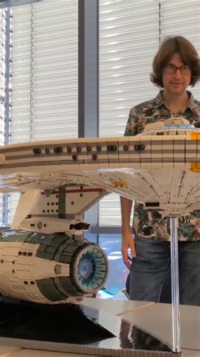 Andres Lehmann on Instagram: "LEGO Star Trek Enterprise aus 50.000 Teilen von Matthias Jonda #lego"