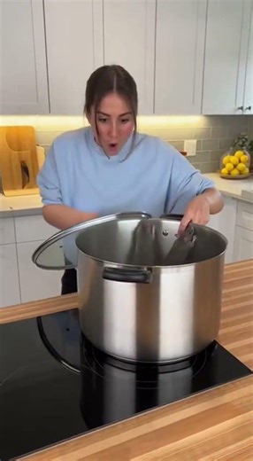 🍲😲 Unexpected Kitchen Surprise Caught on Camera #Shorts #Unexpected
