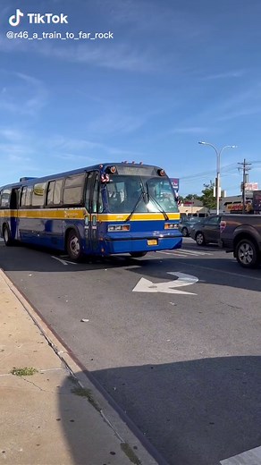 Retired RTS Metrocard bus departing Kings Plaza Mall #mta #mtabus #mtabuses #rtsbus #retired #buses #nycbus #metrocardbus #nyc