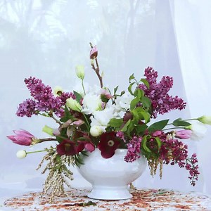 Make your home fresh & beautiful with these flower arrangement ideas