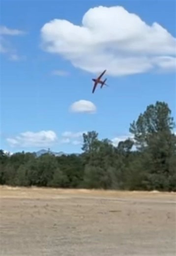 The FMS Avanti 90mm EDF RC jet is built for smooth speed, precision aerobatics, and advanced flight control. Powered by a high-performance 90mm EDF system, this jet delivers strong thrust and incredibly stable handling, making fast passes and aggressive maneuvers feel effortless. Equipped with retractable landing gear, functional flaps, bright LED lights, and reverse thrust, the Avanti offers excellent control during takeoffs and landings while adding realistic scale detail. This jet is a favori