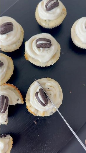 Oreo Cheesecake Cupcakes with Cream Cheese Frosting – Easy, Creamy, and Perfectly Bite-Sized!