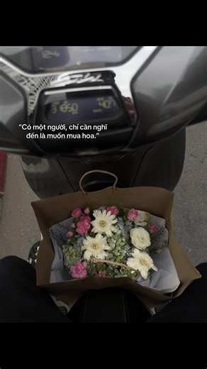 “Có một người, chỉ cần nghĩ đến là muốn mua hoa.” #xuhuong #chiyeuminhem #foryou