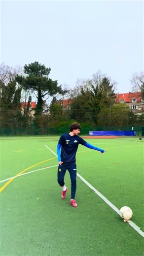 HE'S ATTEMPTING THE IMPOSSIBLE FOR €100 🤯 #football #footballskills #soccer #challenge