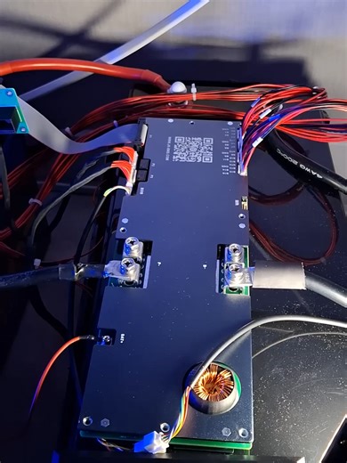 Між сонячними інверторами Anenji 6.2 чи Aninerel 6.2 та інверторною Jikong JK BMS можна встановити комунікацію по RS485. В налаштуваннях інвертора обрати тип батареї Li4, а на бмс - UART1 - Growatt. Aninerel 6.2 kW - https://s.click.aliexpress.com/e/_c2zNpG3N Anenji 6.2 kW - https://fas.st/nxDvy - https://s.click.aliexpress.com/e/_c4DEaOjl Інверторна JK BMS v19 - https://s.click.aliexpress.com/e/_c3yXIeyR Звичайна JK BMS v19 - https://s.click.aliexpress.com/e/_c36L8ONp Плата комунікації для в19 