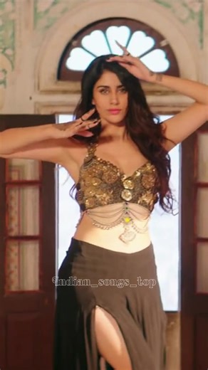 Warina Hussain Hot Performance in She Move It Like Dress | Badshah & Seema Time | Indian Songs