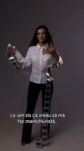 Rișcou Lăcrămioara Ioana on Instagram: "Când le-am spus că vreau să devin manichiuristă, au râs. Nu m-a durut râsul lor cât m-a durut faptul că nimeni n-a întrebat de ce sau cât de mult îmi doresc. În pozele astea este începutul meu. Prima mea lucrare, cu emoții, cu teamă, cu speranță. Și apoi este munca mea de la ultimele cursuri și cursul de trainer, aceeași persoană, dar cu mult mai mult curaj. Drumul n-a fost ușor. Au fost zile în care am obosit, zile în care m-am îndoit de mine, dar n-am re