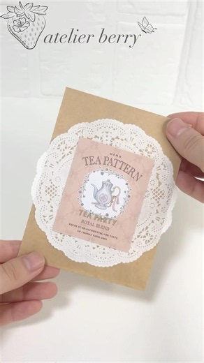 I decorated envelopes using tea-scented notepads from Seria!