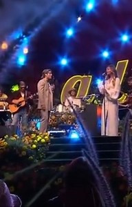 Kändisnyheter on Instagram: "Bianca Ingrosso och Benjamin Ingrosso. Live från Allsångsscenen är din. 10 augusti 2021"