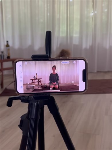 Janneke & Liese on Instagram: "2025…. Wij zijn trots! Onder het genot van een taartje bij @veldkeuken blikken we terug op het afgelopen jaar. Een paar high lights: 💚 Het was tijd voor een meer passende naam: zo veranderde Passie voor Ayurveda naar Ayurveda Moments. 💚 Een upgrade van onze website, met een mooi nieuw logo als cadeautje van @collectiefgeluk 💚 De creatie en geboorte van dé online basiscursus Ontdek Ayurveda 💚 Mooi nieuw beeldmateriaal & een superleuke